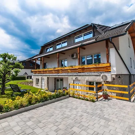 Ursus Apartment *